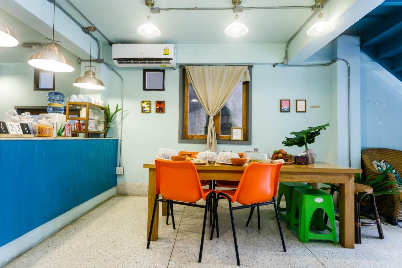 A Local Something Hostel Trang Exteriör bild